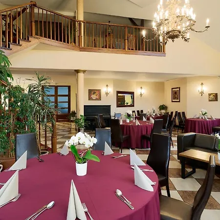 Отель Jasmin Owinska